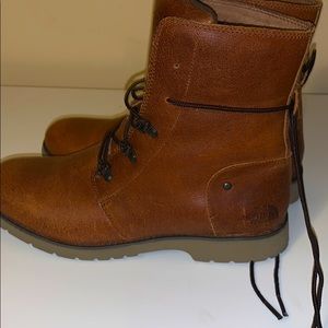 WOMENS NORTH FACE BOOT size 10